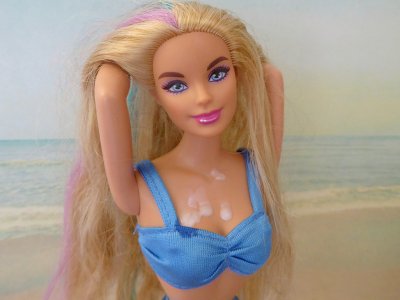 "Wanna watch me rub in your special sunscreen, Kenny?"